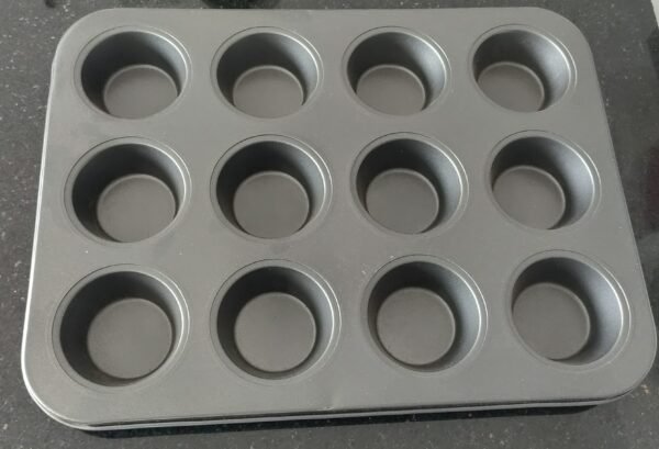 12 cavity Muffin tray